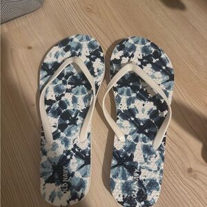 Old Navy Tie-Dye Blue and White Flip Flops